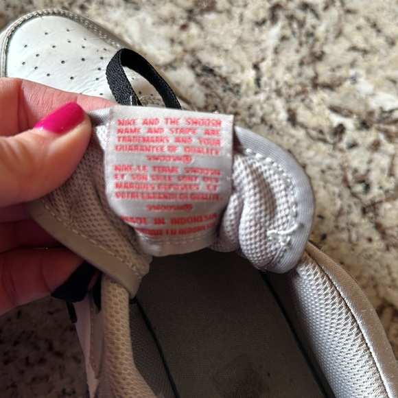 Boys Air Jordan NIKE shoes. Excellent condition/ gently used. Size 7. - Picture 3 of 7